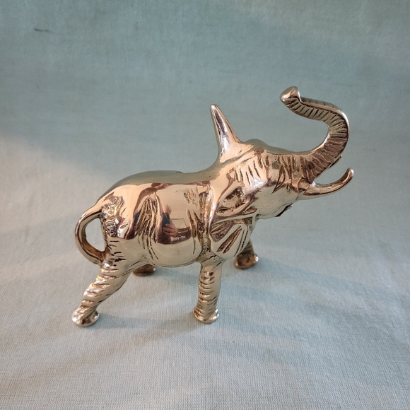 VINTAGE SOLID BRASS ELEPHANT FIGURINE IN EXCELLENT CONDITION. - Picture 3 of 7